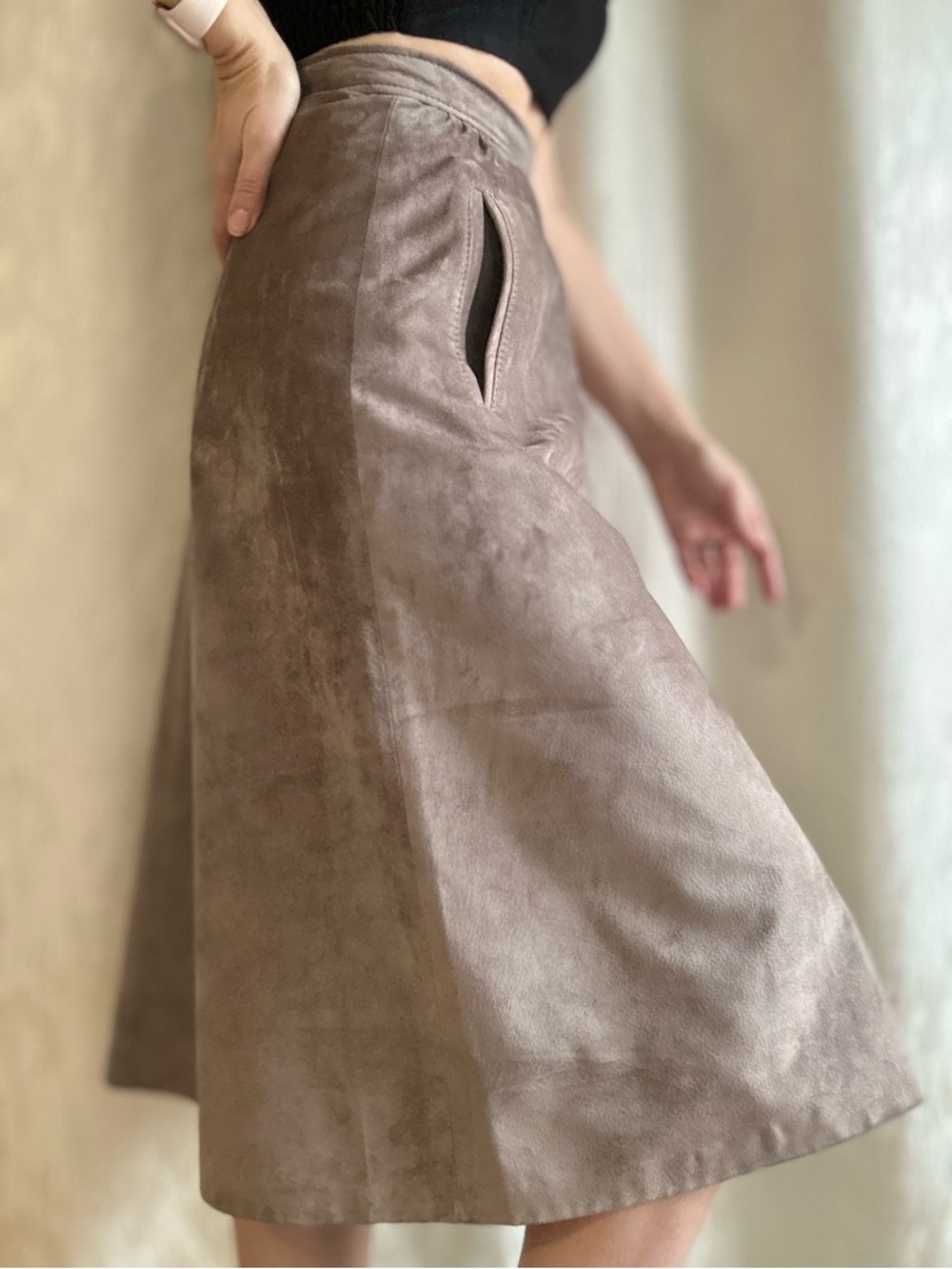 Vintage light brown suede leather midi skirt with Front Pockets